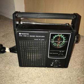 Vintage 1967 Sanyo FM/AM Rotary Radio