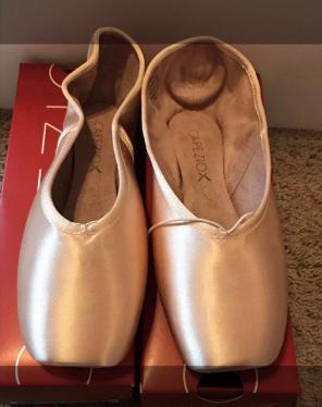 Capezio Aria Pointe Shoes Size 9 1/2 W