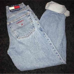 Vintage tommy jeans size 29/32 ON HOLD