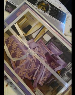 Devonshire collection bedding set queen
