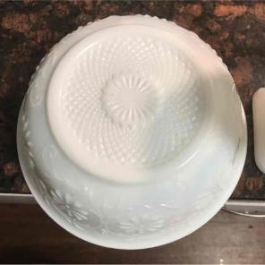 Vintage milk glass bawl and cady dish