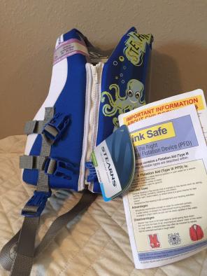 NWT Sterns Kids Life Vest
