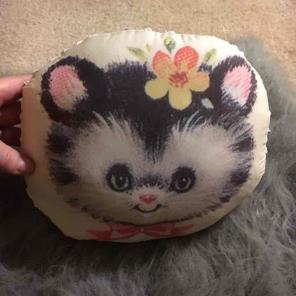 Retro kitten pillow