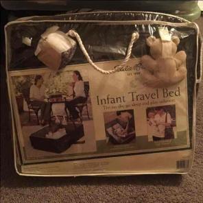 Baby travel bed