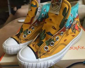 1993 LOONEY TUNES hightops kids 12.5