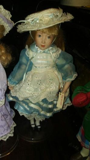 Porcelain alice in wonderland