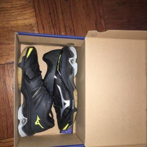 Wave Lightning Volleyball Shoes Size 6.5