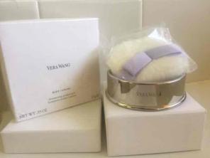 Vera wang body shimmering powder puff