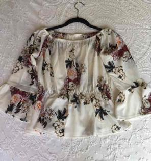Floral Off shoulder Top!