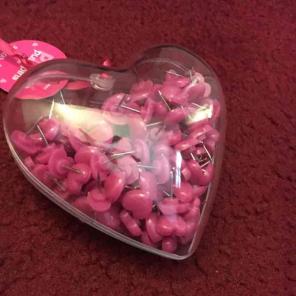 Heart-shaped push pins (200 count)