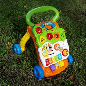 VTech Sit to Stand Learning Song Walker