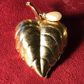 Vintage AVON broach