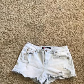 TILLYS kids light wash jean shorts