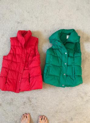 Old navy Size Small Puffer Vests (2)