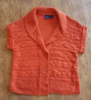 Sleeveless cable sweater, Size L