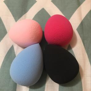 4 Pack Beauty Blenders!!