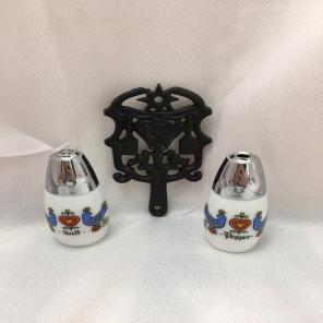 Gemco Country Festival Shakers & Trivet
