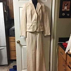 Banana Republic misses light suit sz 6