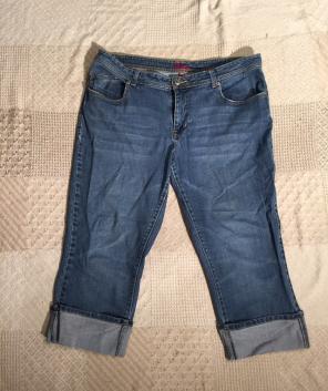 Sz 18 Cuffed Capri Jeans