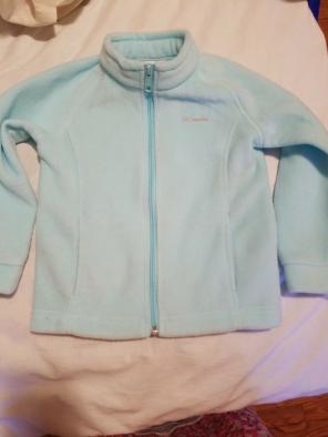 4t fleece zip up with pockets.