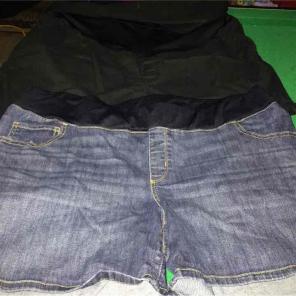 Lot of 2 Liz Lange maternity shorts XXL