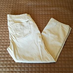 Unionbay Khaki Capri Pants
