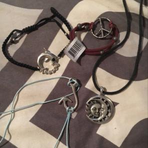 Necklace/bracelets