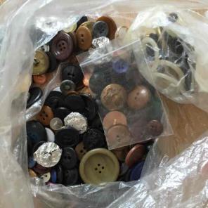 Button bundle and snaps