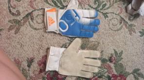 Goalie gloves