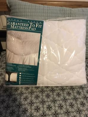JC PENNEY Queen mattress Cover New