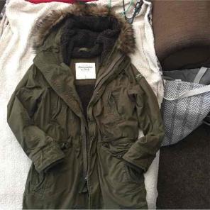 Abercrombie & fitch olive green w/fur