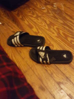 Gucci flip flops
