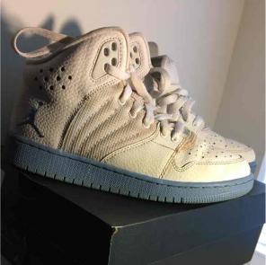 Blue/white Jordan 1 flight 4 prem BG