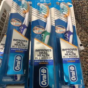 10 Oral B Toothbrushes