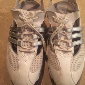 Golf shoes