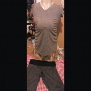Maternity Tshirt and Yoga Capri m