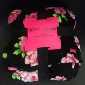Betsey Johnson King Blanket Plush Rose