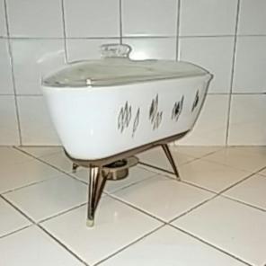 Inland glass triangle casserole w/ stand