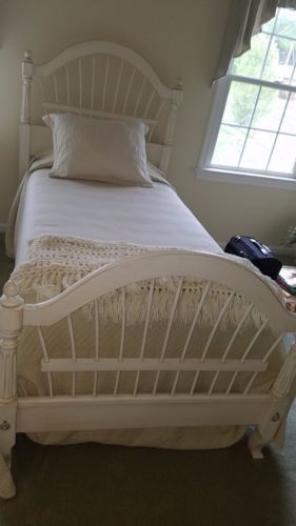 Ethan Allen Brittany Head & Foot board