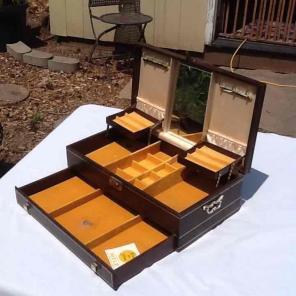 Vintage Jewelry chest / Case 16x9 5 1/4"
