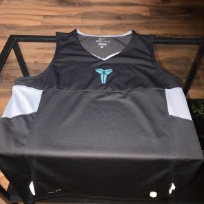 Like NewMen's Kobe Nike Tank Size Medium