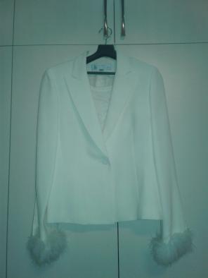 Gorgeous Suit For Women -Tahari- Size 4