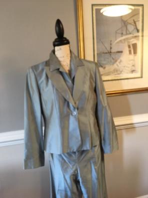 100% Silks Talbots 3 Pc Suit - Sz 10P