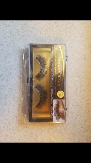 1 pair of mink lashes
new