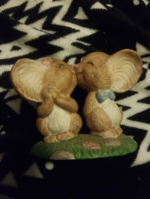 Mice kissing