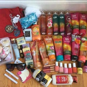 Ladies Beauty Box! 10 Items! Read Desc.