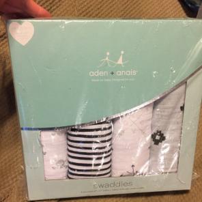 Aden+Anais Swaddle Set