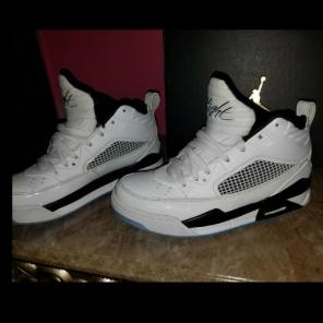 Jordan Flights AJ4s