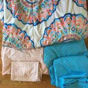 Twin size comforter set with foam pad