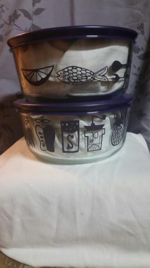 Pyrex Modern Kitchen 4 cup storage dish
